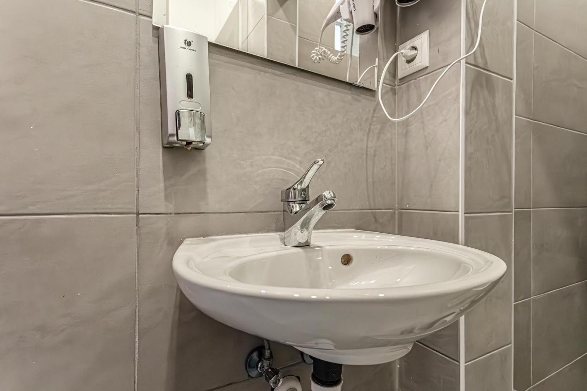 Gorgeous 1Br Apt Near Akh Hospital Wien Exteriör bild